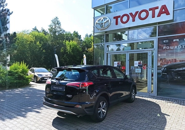 Toyota RAV4 cena 102500 przebieg: 111504, rok produkcji 2017 z Karczew małe 121